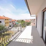 Milan 아파트 로비니